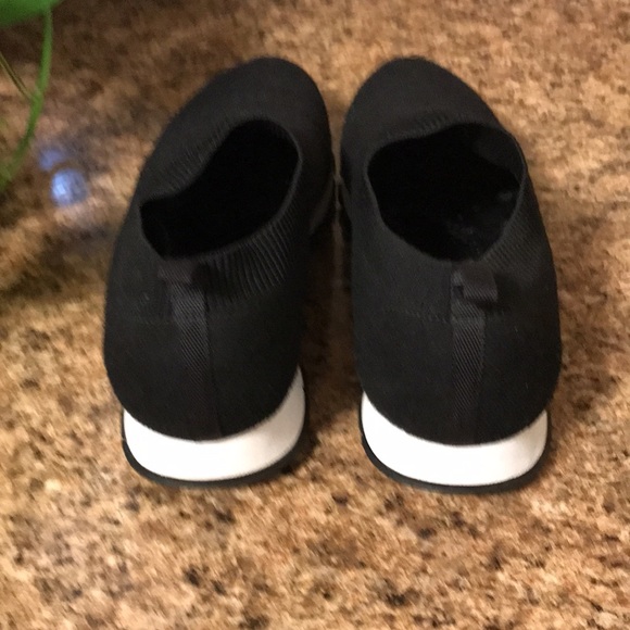 Black prada sneakers size9/ IT39 in good condition. - Picture 2 of 7